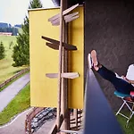Kuku Hotel *