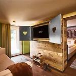 Kuku Hotel