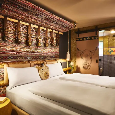 Kuku Hotel *