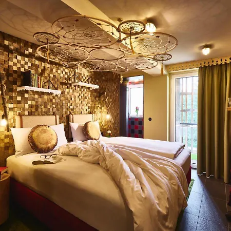Kuku Hotell *