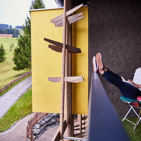 Kuku Hotel *
